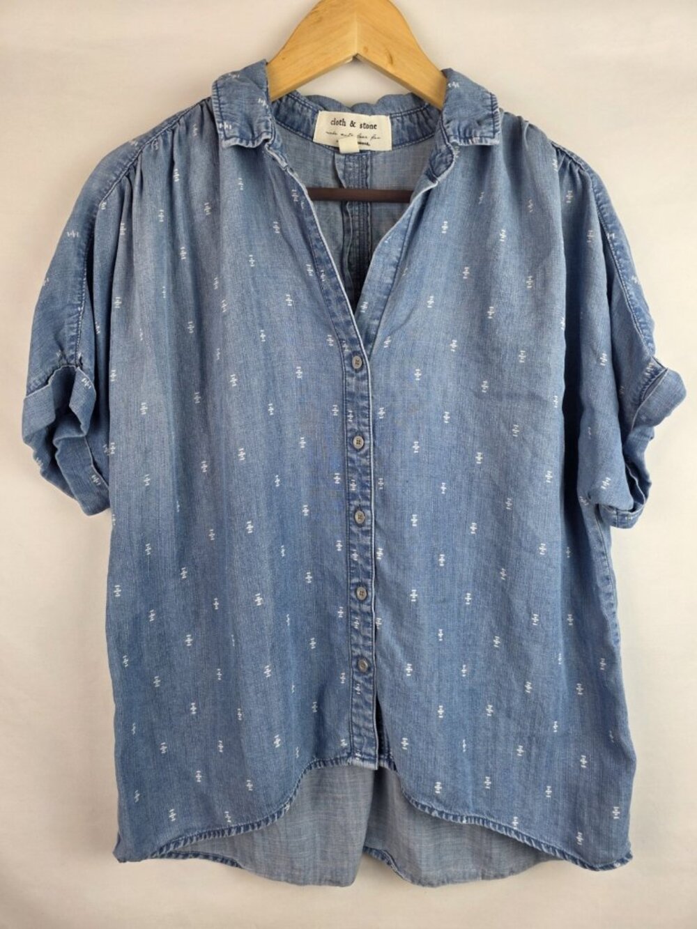 Cloth & Stone Anthropologie Women's Top Size Small Blue Chambray Cropped Shirt